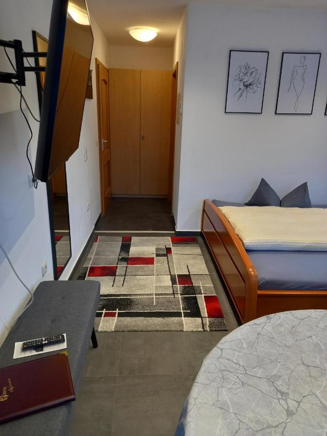 Cafe und Pension Ringer Vilseck Exterior foto