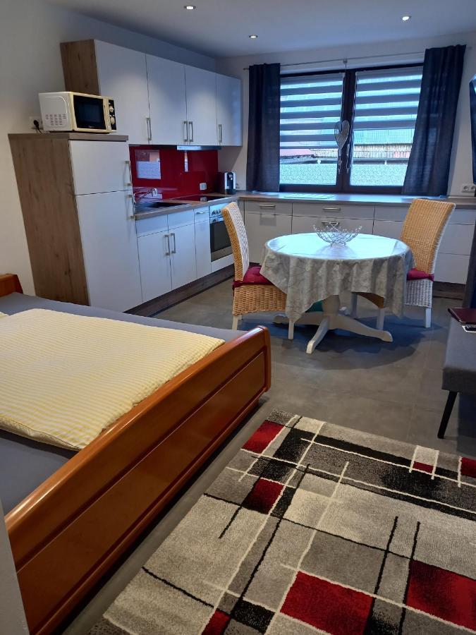 Cafe und Pension Ringer Vilseck Exterior foto